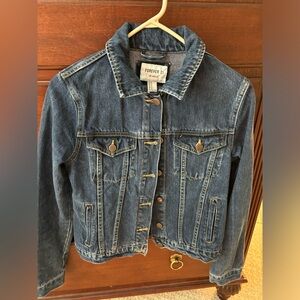 Forever 21 medium wash jean jacket, great condition rarely worn, size Medium